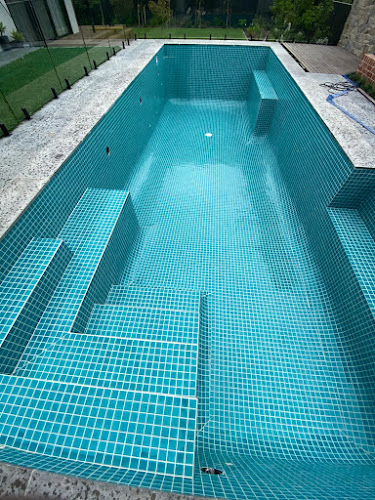 Blue Tiling Co in Logan